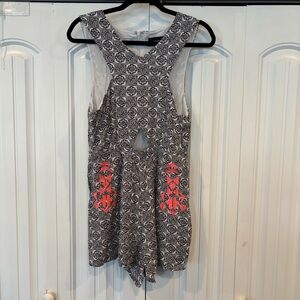 MINKPINK Black And White With Pink‎ Embroidery Romper Size Large
